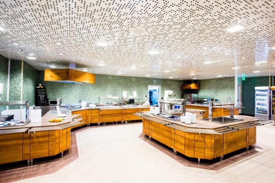 Samoposlužni pultovi restorana Vivae